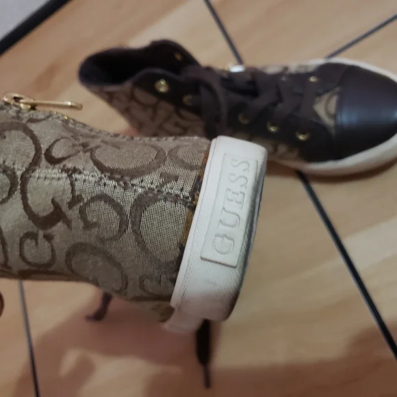 Guess sneakers for women size 6.5. - Picture 3 of 7